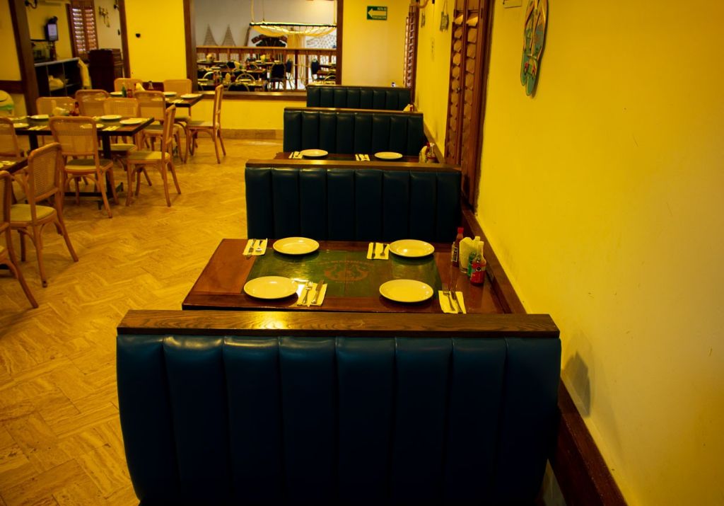 Mesas booth confortables - Asientos acolchonados