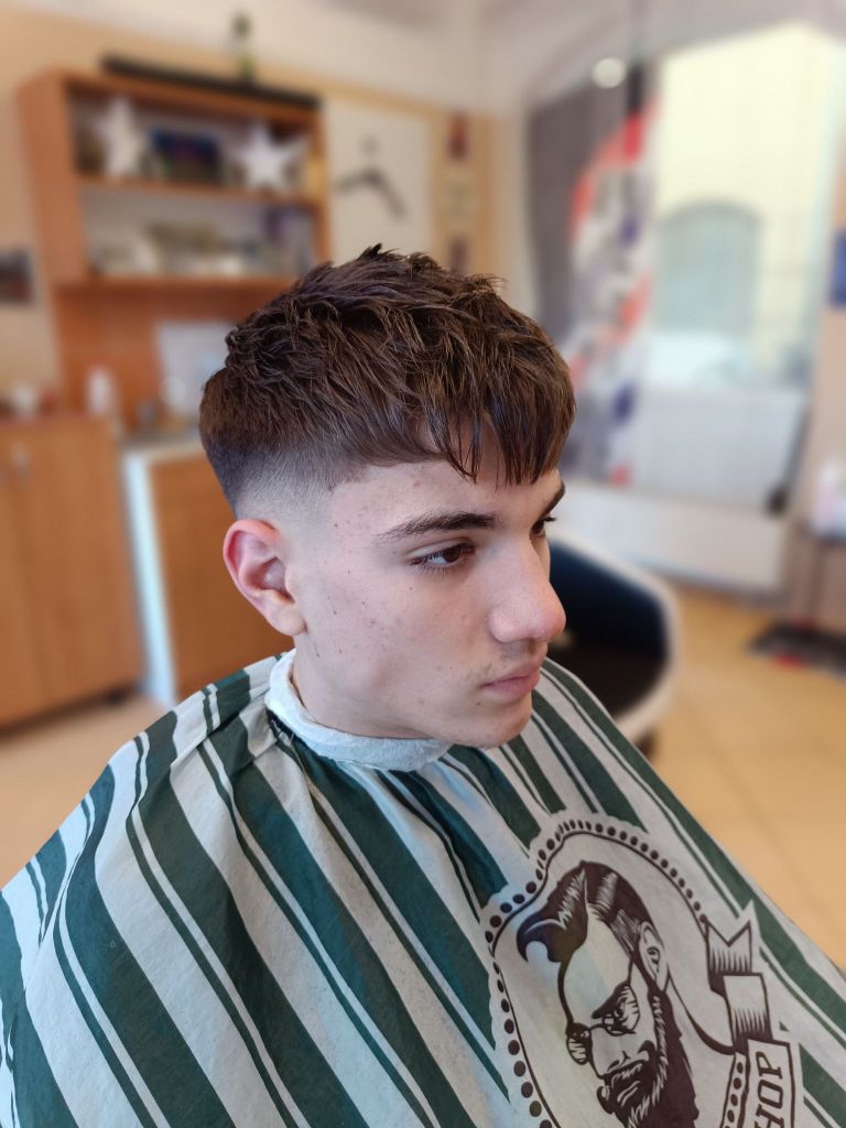 Modern férfi frizura barber mosonmagyaróvár