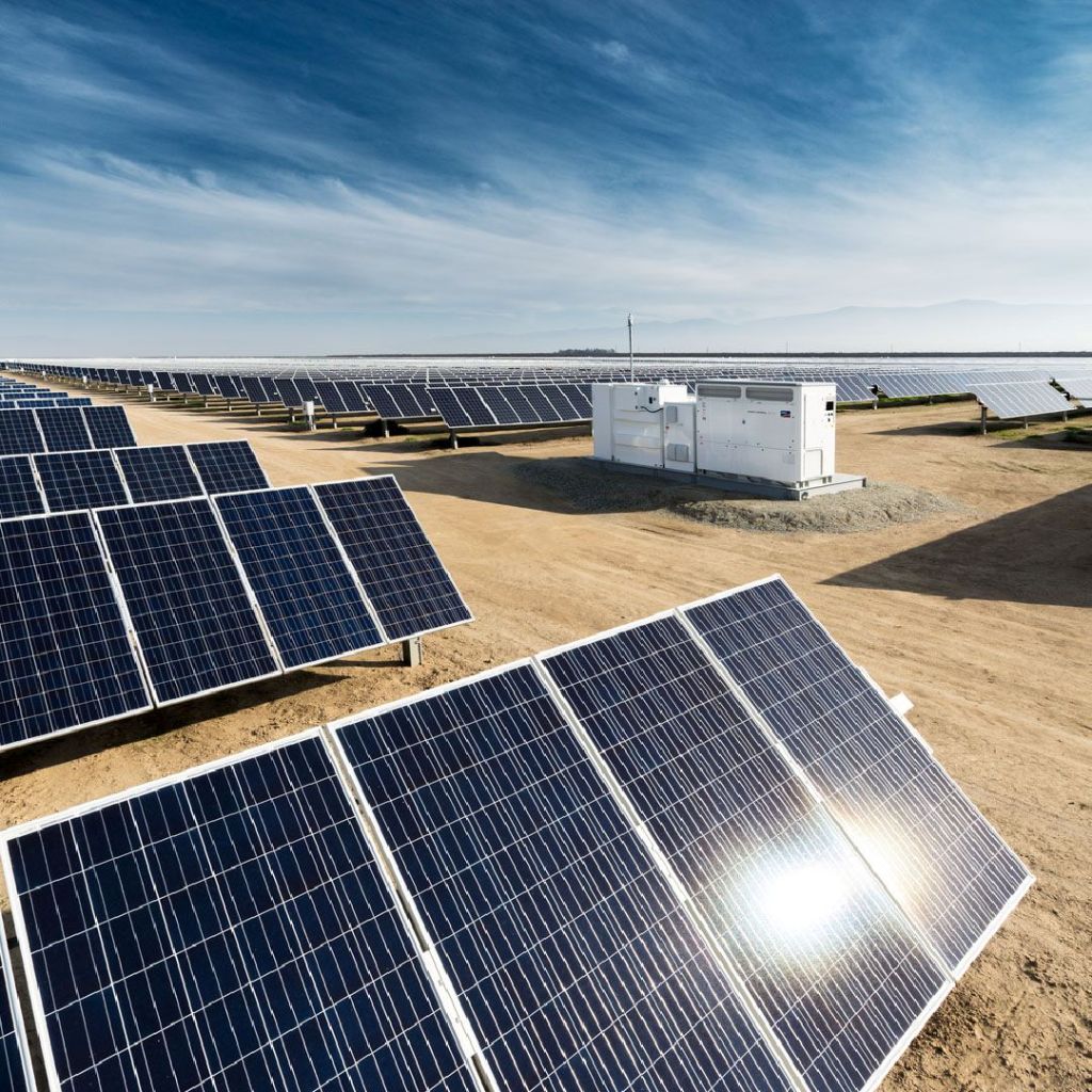 Solar power plant with control equipment