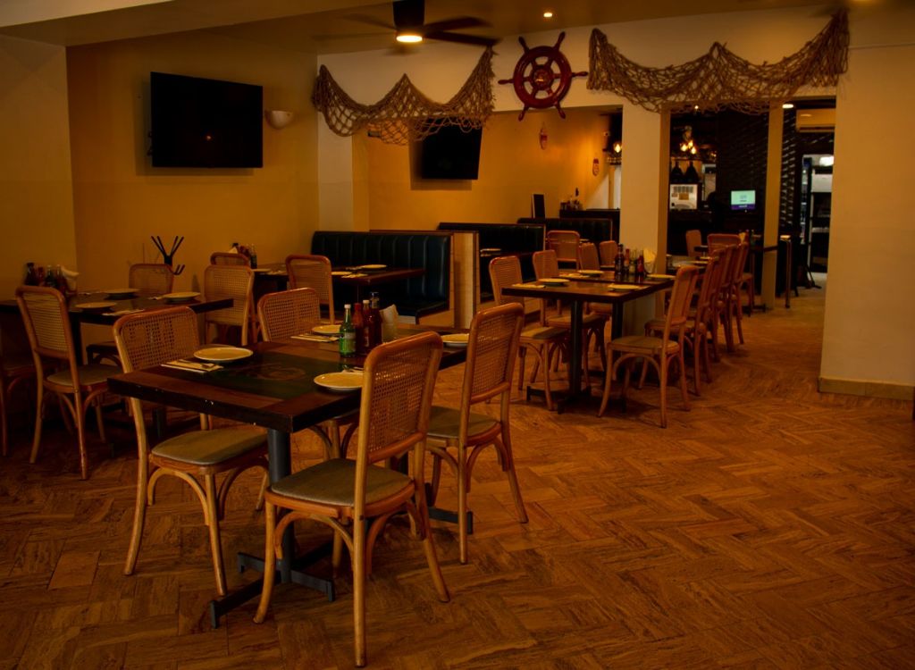 Ambiente nocturno con iluminación cálida