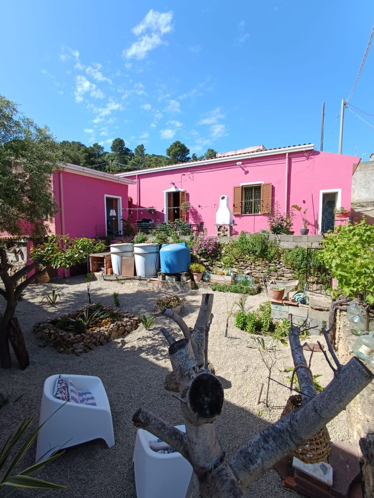 Garten mit Sitzbereich