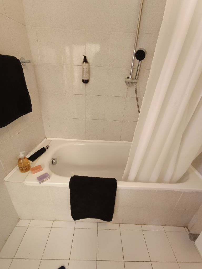 Badezimmer mit Badewanne